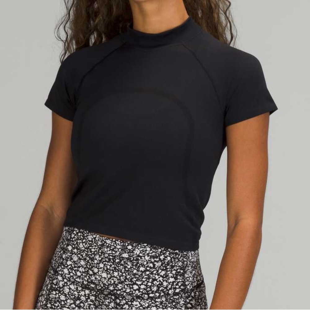 LULULEMON SWIFTLY CROPPED MOCK NECK TSHIRT